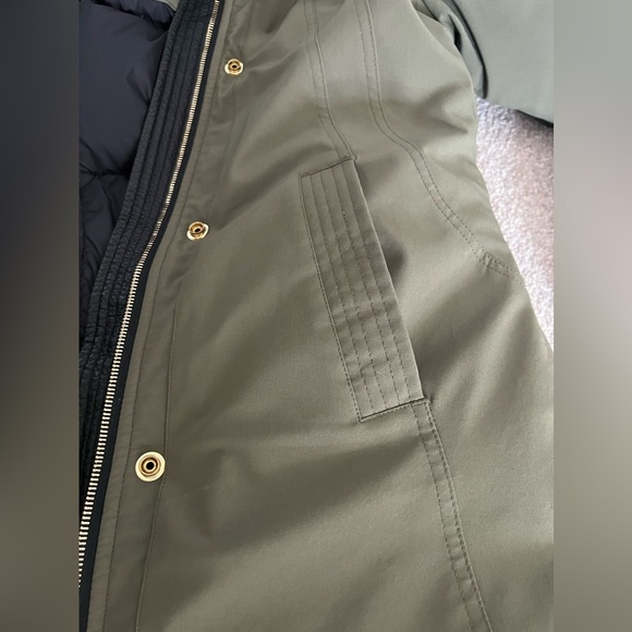 CMFR Women’s Down Parka with Coyote Fur Trim – Size XS
Rated for -30°C - Picture 13 of 16